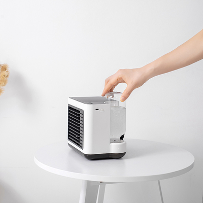 Ventilador de névoa de resfriamento de mesa com sprays de luz LED 3 modos de velocidade do vento para escritório doméstico